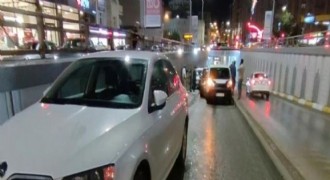  Köprülü kavşakta zincirleme trafik kazası : 1 yaralı